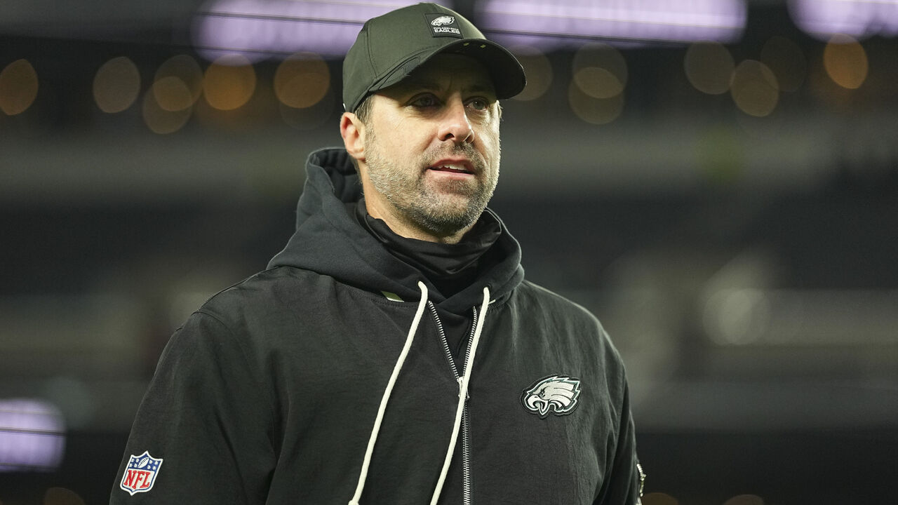 PHILADELPHIA, PENNSYLVANIA - NOVEMBER 28: Offensive coordinator Kevin Patullo walks off the field after the game against the Chicago Bears at Lincoln Financial Field on November 28, 2025 in Philadelphia, United States.