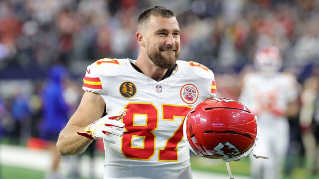 ARLINGTON, TEXAS - NOVEMBER 27: Travis Kelce #87 of the Kansas City Chiefs participates in warmups prior to a game against the Dallas Cowboys at AT&T Stadium on November 27, 2025 in Arlington, Texas. The Cowboys defeated the Chiefs 31-28.