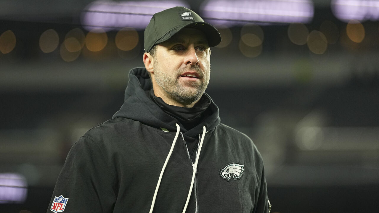 PHILADELPHIA, PENNSYLVANIA - NOVEMBER 28: Offensive coordinator Kevin Patullo walks off the field after the game against the Chicago Bears at Lincoln Financial Field on November 28, 2025 in Philadelphia, United States.