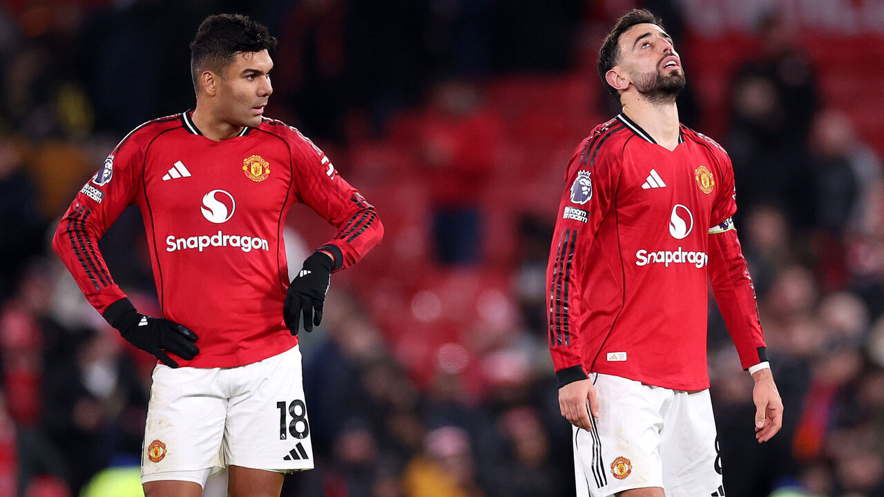 MANCHESTER, ENGLAND - DECEMBER 04: Casemiro and Bruno Fernandes of Manchester United look dejected after the draw in the Premier League match between Manchester United and West Ham United at Old Trafford on December 04, 2025 in Manchester, England.