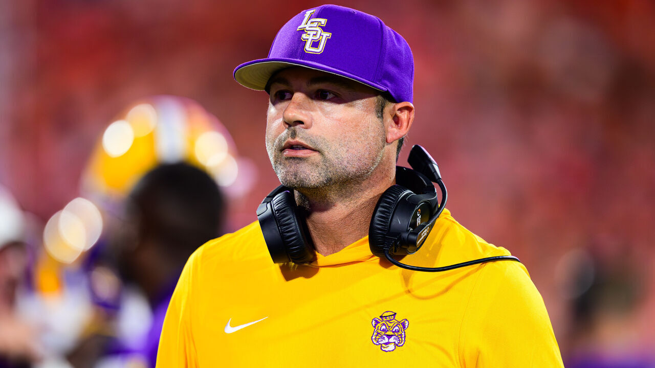 CLEMSON, SOUTH CAROLINA - AUGUST 30: Defensive coordinator Blake Baker of the LSU Tigers in action against the Clemson Tigers at Memorial Stadium on August 30, 2025 in Clemson, South Carolina.