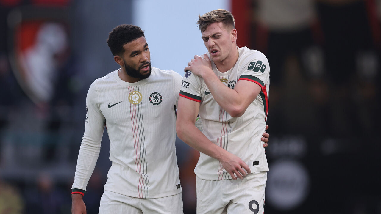 BOURNEMOUTH, ENGLAND - DECEMBER 06: An injured Liam Delap of Chelsea holds his shoulder as he speak with Reece James of Chelsea during the Premier League match between Bournemouth and Chelsea at Vitality Stadium on December 06, 2025 in Bournemouth, England.