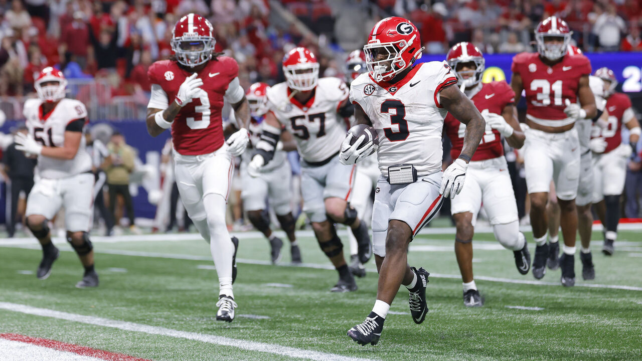 ATLANTA, GEORGIA - DECEMBER 06: Nate Frazier #3 of the Georgia Bulldogs runs the ball for a touchdown against the Alabama Crimson Tide during the third quarter in the 2025 SEC Championship at Mercedes-Benz Stadium on December 06, 2025 in Atlanta, Georgia.