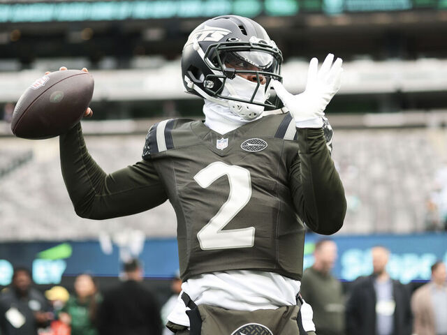 EAST RUTHERFORD, NEW JERSEY - DECEMBER 7: Tyrod Taylor #2 of the New York Jets warms up before the game against the Miami Dolphins at MetLife Stadium on December 7, 2025 in East Rutherford, New Jersey.