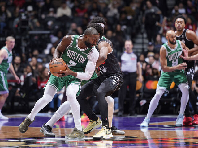 TORONTO, CANADA - DECEMBER 7: Jaylen Brown #7 of the Boston Celtics drives to the basket during the game against the Toronto Raptors on December 7, 2025 at the Scotiabank Arena in Toronto, Ontario, Canada. Mandatory Copyright Notice: Copyright 2025 NBAE
