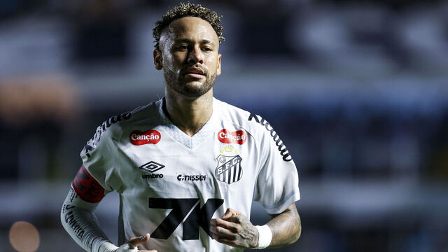 SANTOS, BRAZIL - NOVEMBER 19: Neymar Junior of Santos looks on during the Brasileirao 2025 match between Santos and Mirassol at Estadio Urbano Caldeira on November 19, 2025 in Santos, Brazil.