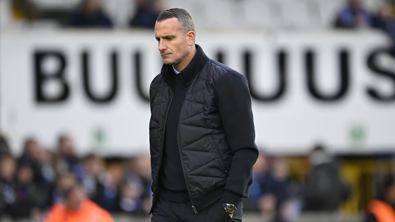 BRUGGE, BELGIUM - NOVEMBER 30 : Hayen Nicky head coach of Club Brugge looking dejected on the final whistle after the defeat during the Jupiler Pro League match between Club Brugge and Royal Antwerp FC on November 30, 2025 in Brugge, Belgium, 30/11/2025 ( Photo by Nico Vereecken / Photo News via Getty Images)