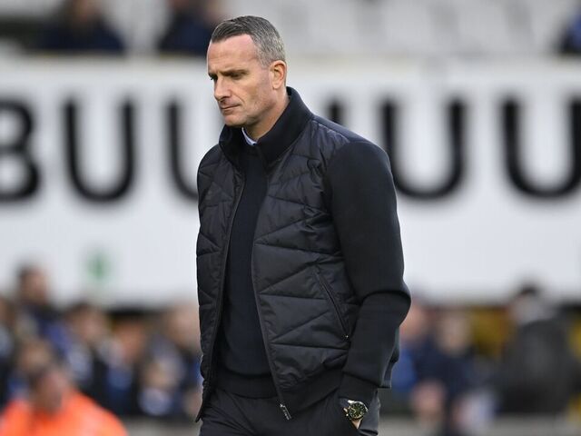 BRUGGE, BELGIUM - NOVEMBER 30 : Hayen Nicky head coach of Club Brugge looking dejected on the final whistle after the defeat during the Jupiler Pro League match between Club Brugge and Royal Antwerp FC on November 30, 2025 in Brugge, Belgium, 30/11/2025 ( Photo by Nico Vereecken / Photo News via Getty Images)