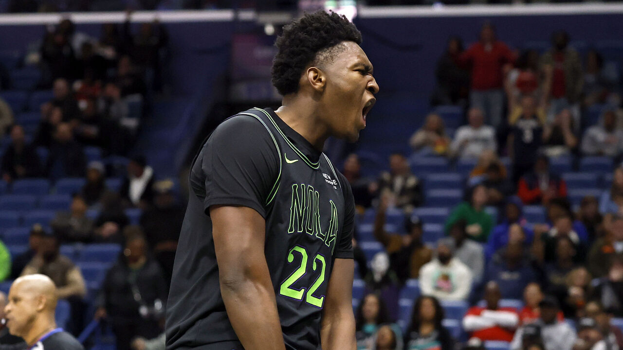 NEW ORLEANS, LOUISIANA - DECEMBER 08: Derik Queen #22 of the New Orleans Pelicans reacts after a play during the second half of a game against the San Antonio Spurs at Smoothie King Center on December 08, 2025 in New Orleans, Louisiana.