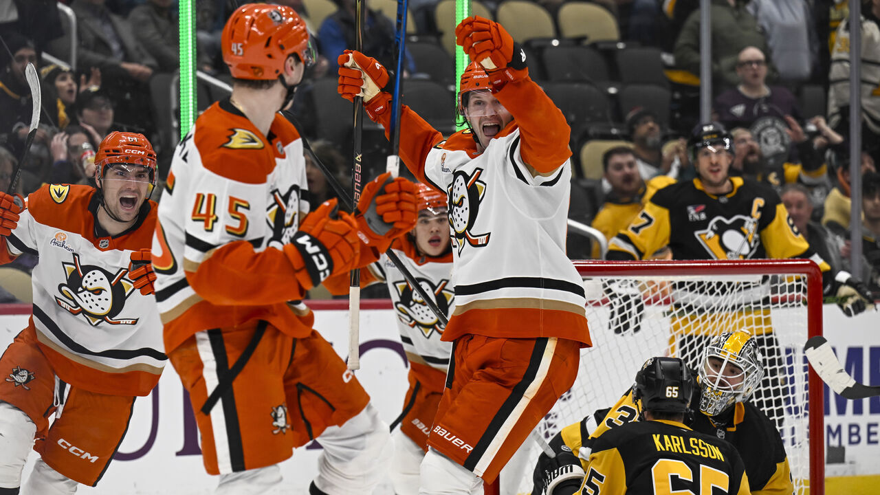 PITTSBURGH, PA - DECEMBER 09: Anaheim Ducks right wing Beckett Sennecke (45) scores the game tying goal in the final second of play against Pittsburgh Penguins goaltender Arturs Silovs (37) during the third period in the NHL game between the Pittsburgh Penguins and the Anaheim Ducks on December 9, 2025, at PPG Paints Arena in Pittsburgh, PA.