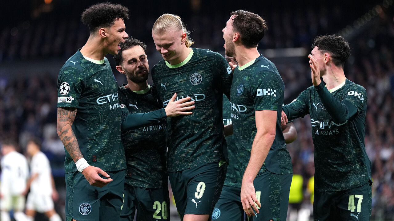 MADRID, SPAIN - DECEMBER 10: Erling Haaland of Manchester City celebrates scoring his team's second goal from the penalty spot with teammates during the UEFA Champions League 2025/26 League Phase MD6 match between Real Madrid C.F. and Manchester City at Estadio Santiago Bernabeu on December 10, 2025 in Madrid, Spain.