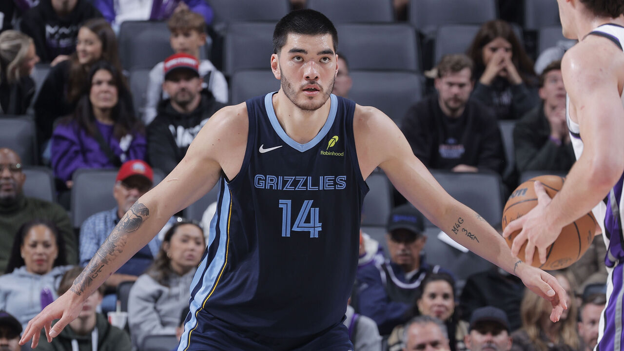 SACRAMENTO, CA - NOVEMBER 30: Zach Edey #14 of the Memphis Grizzlies plays defense during the game against the Sacramento Kings on November 30, 2025 at Golden 1 Center in Sacramento, California. NOTE TO USER: User expressly acknowledges and agrees that, by downloading and or using this photograph, User is consenting to the terms and conditions of the Getty Images Agreement. Mandatory Copyright Notice: Copyright 2025 NBAE