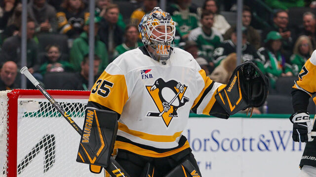 DALLAS, TX - DECEMBER 07: Pittsburgh Penguins goaltender Tristan Jarry (35) tends net during the game between the Dallas Stars and Pittsburgh Penguins on December 7, 2025 at American Airlines Center in Dallas, TX.