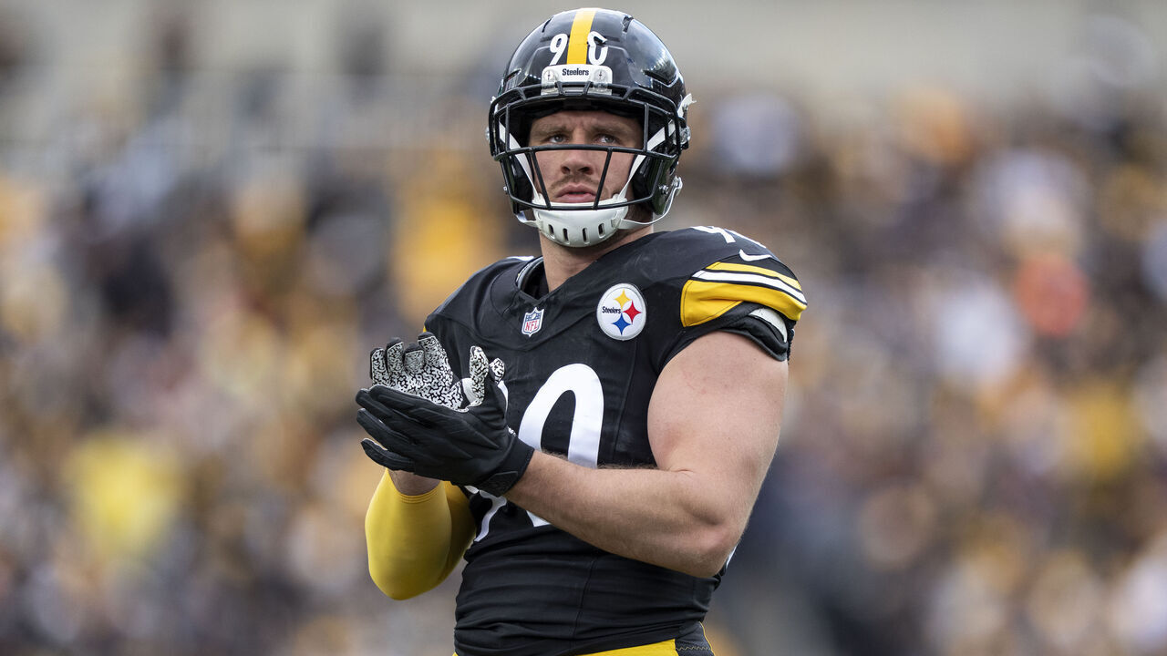 PITTSBURGH, PENNSYLVANIA - NOVEMBER 16: T.J. Watt #90 of the Pittsburgh Steelers reacts during an NFL football game against the Cincinnati Bengals at Acrisure Stadium on November 16, 2025 in Pittsburgh, Pennsylvania.
