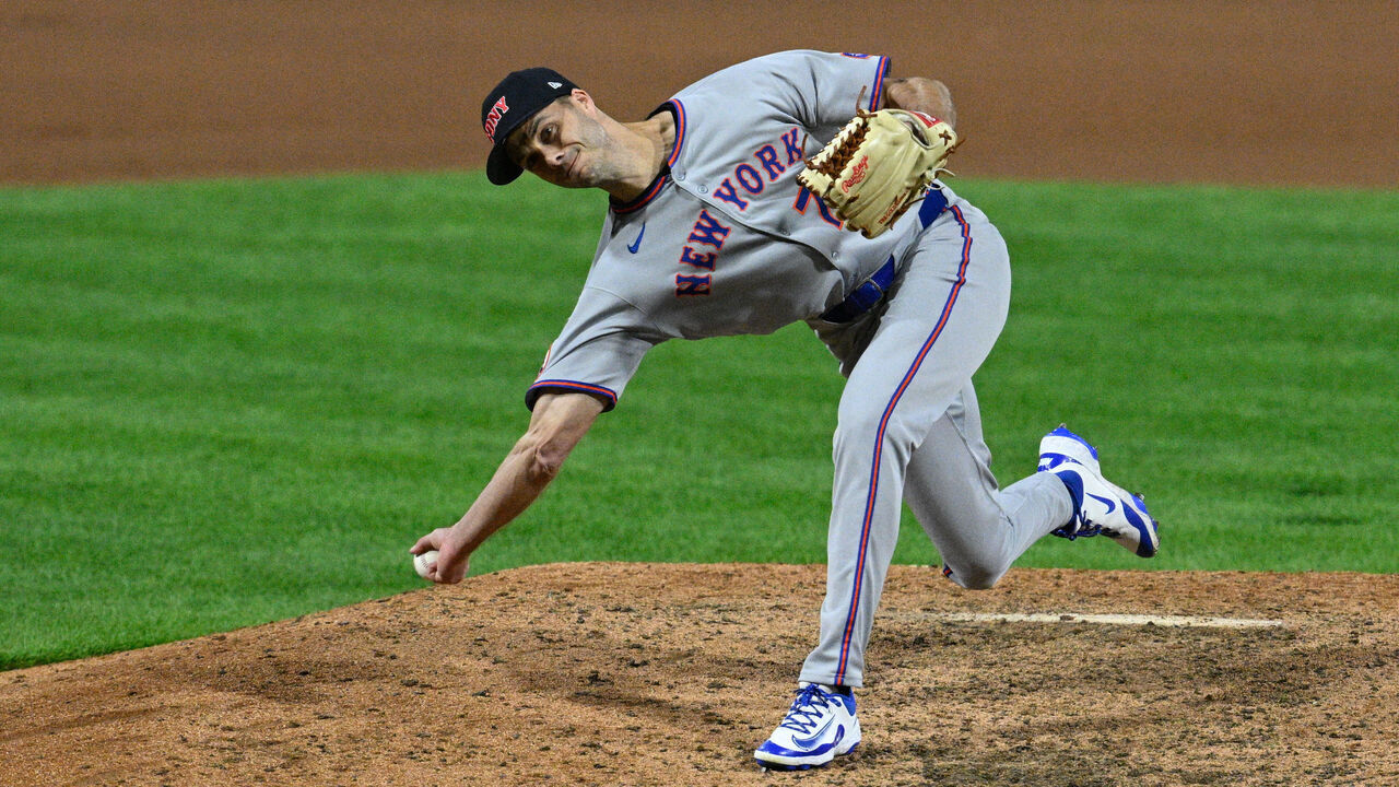 PHILADELPHIA, PA - SEPTEMBER 11: New York Mets pitcher Tyler Rogers (71) pitches the ball during the game between the New York Mets and the Philadelphia Phillies on September 11th, 2025 at Citizens Bank Park in Philadelphia, PA.