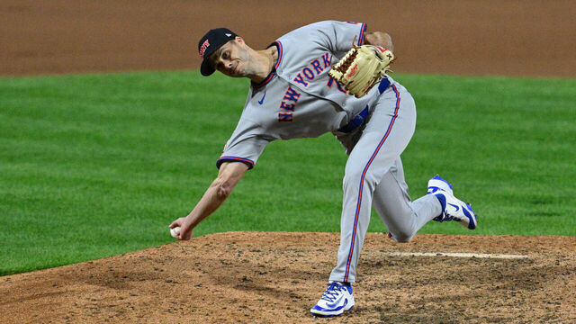 PHILADELPHIA, PA - SEPTEMBER 11: New York Mets pitcher Tyler Rogers (71) pitches the ball during the game between the New York Mets and the Philadelphia Phillies on September 11th, 2025 at Citizens Bank Park in Philadelphia, PA.