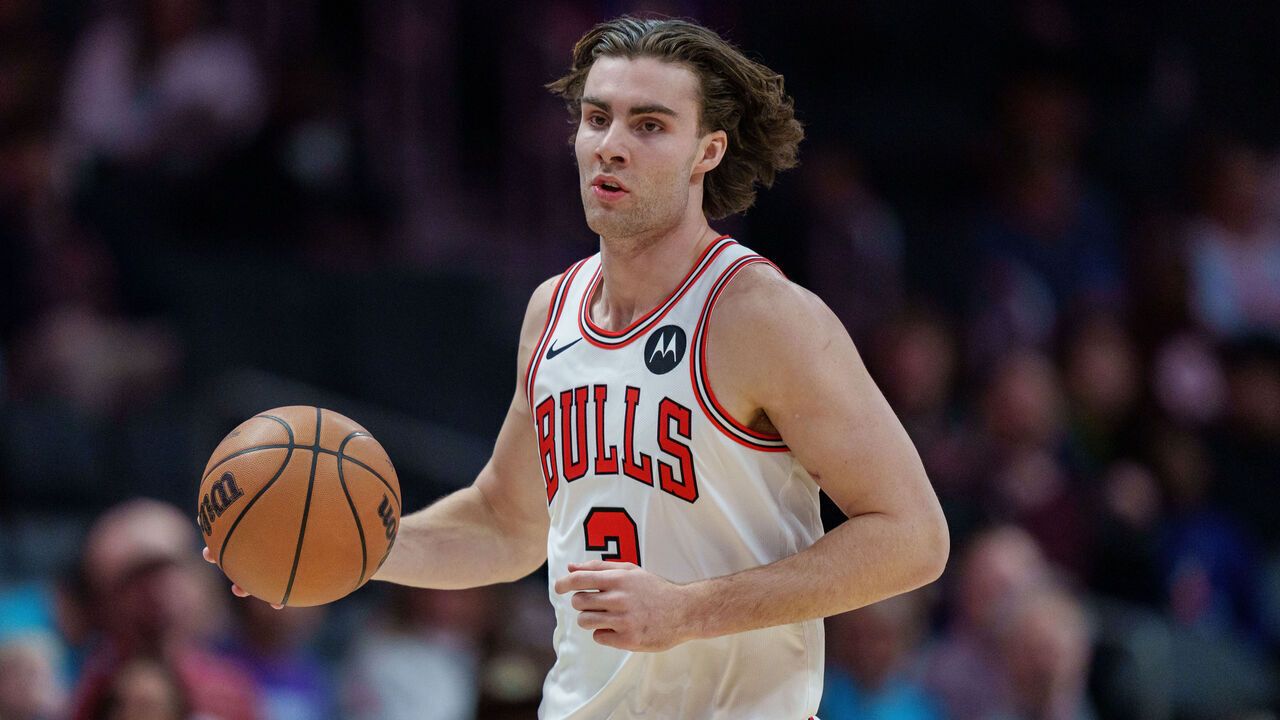 CHARLOTTE, NORTH CAROLINA - DECEMBER 12: Josh Giddey #3 of the Chicago Bulls brings the ball up court against the Charlotte Hornets in the first half during their game at Spectrum Center on December 12, 2025 in Charlotte, North Carolina.
