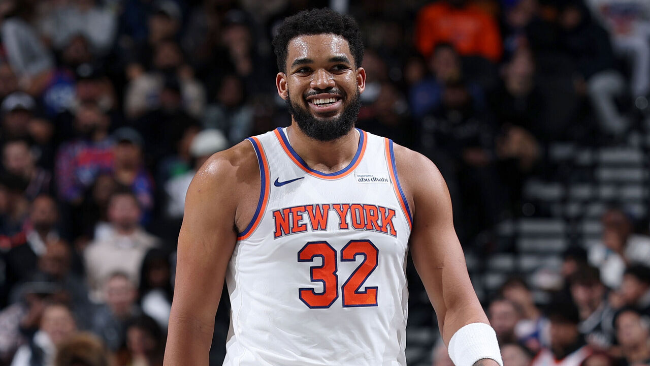 NEW YORK, NY - NOVEMBER 24: Karl-Anthony Towns #32 of the New York Knicks smiles during the game against the Brooklyn Nets on November 24, 2025 at Barclays Center in Brooklyn, New York. Mandatory Copyright Notice: Copyright 2025 NBAE