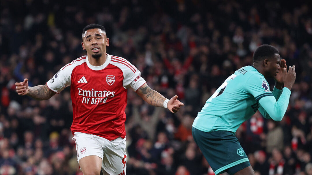 Own goals save Arsenal in dramatic victory over winless | theScore