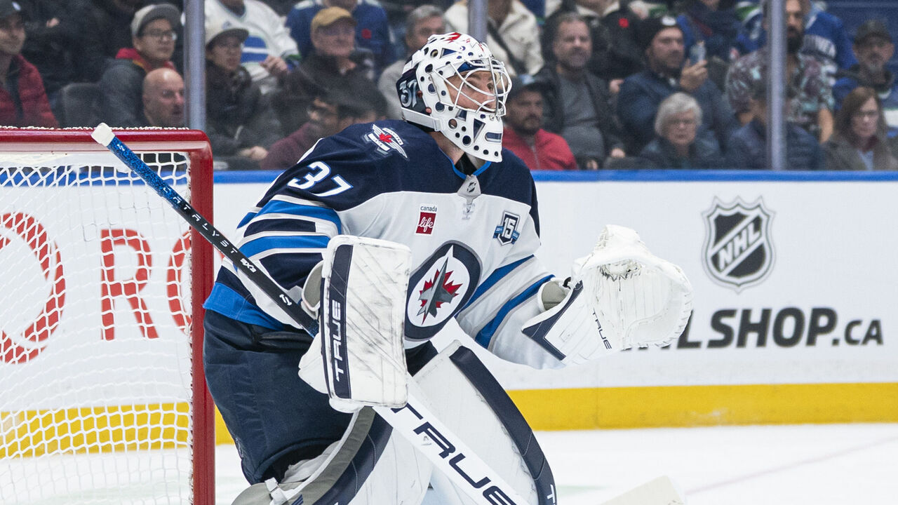 VANCOUVER, CANADA - NOVEMBER 11: Goalie Connor Hellebuyck #37 of the Winnipeg Jets readies to make a save during NHL action against the Vancouver Canucks at Rogers Arena on November 11, 2025 in Vancouver, Canada.