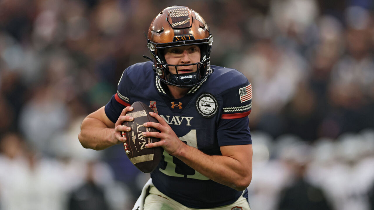 BALTIMORE, MARYLAND - DECEMBER 13: Quarterback Blake Horvath #11 of the Navy Midshipmen rushes with the ball against the Army Black Knights during the first half in the 126th America's Game between the Army Black Knights and the Navy Midshipmen at M&T Bank Stadium on December 13, 2025 in Baltimore, Maryland.