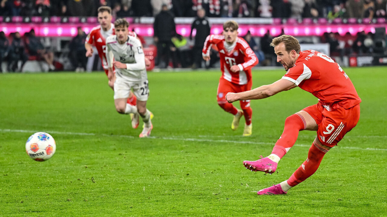 München, Germany - December 14: Harry Kane of FC Bayern Muenchen scores his team's second goal during the Bundesliga match between FC Bayern München and 1. FSV Mainz 05 at Allianz Arena on December 14, 2025 in München, Germany.