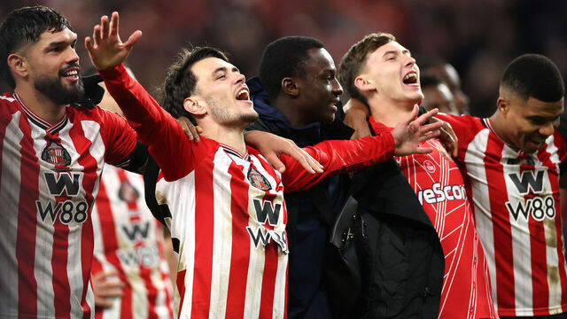 SUNDERLAND, ENGLAND - DECEMBER 14: Enzo Le Fee of Sunderland and team mates celebrate victory after the Premier League match between Sunderland and Newcastle United at Stadium of Light on December 14, 2025 in Sunderland, England.