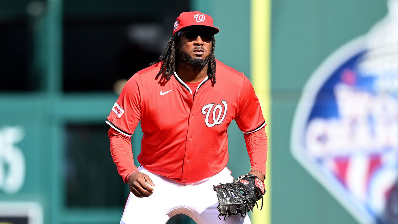 WASHINGTON, DC - SEPTEMBER 28: Josh Bell #19 of the Washington Nationals plays first base against the Chicago White Sox at Nationals Park on September 28, 2025 in Washington, DC.