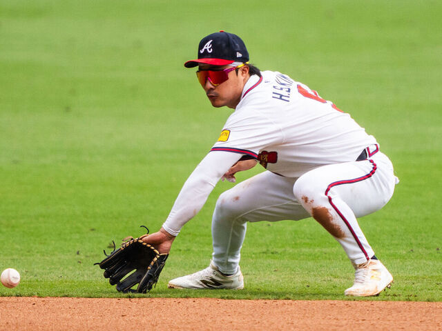 ATLANTA, GA - SEPTEMBER 24: Ha-Seong Kim #9 of the Atlanta Braves fields a ground ball in the seventh inning during the game against the Washington Nationals at Truist Park on September 24, 2025 in Atlanta, Georgia.