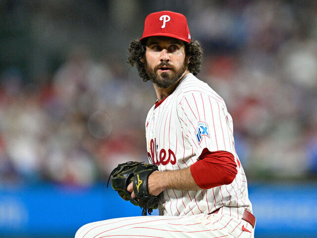 PHILADELPHIA, PA - AUGUST 18: Philadelphia Phillies pitcher Jordan Romano (68) pitches the ball during the game between the Seattle Mariners and the Philadelphia Phillies on August 18th, 2025 at Citizens Bank Park in Philadelphia, PA.
