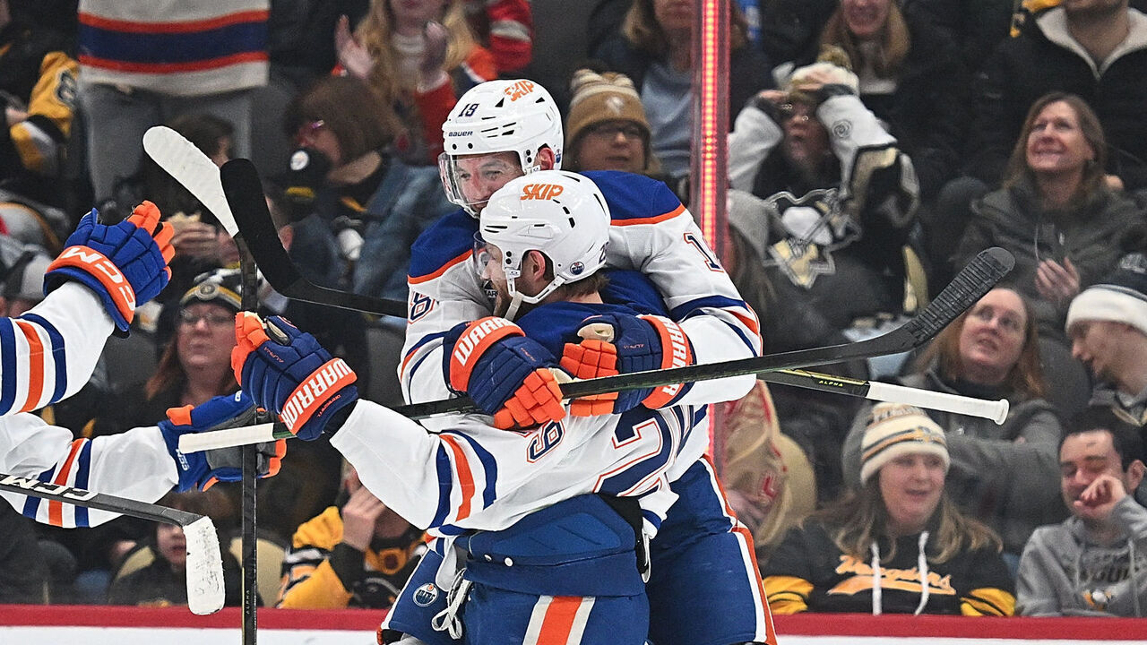 PITTSBURGH, PENNSYLVANIA - DECEMBER 16: Leon Draisaitl #29 of the Edmonton Oilers is mobbed by teammates after getting his 1000th career point on an assist in the first period against the Pittsburgh Penguins at PPG PAINTS Arena on December 16, 2025 in Pittsburgh, Pennsylvania.
