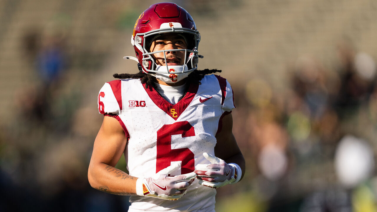 EUGENE, OREGON - NOVEMBER 22: Makai Lemon #6 of the USC Trojans warms up before the game against the Oregon Ducks at Autzen Stadium on November 22, 2025 in Eugene, Oregon.