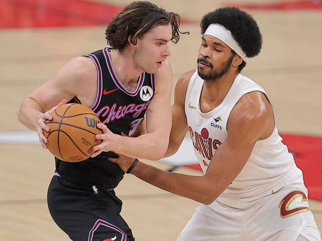 CHICAGO, IL - DECEMBER 17: Jarrett Allen #31 of the Cleveland Cavaliers posts up against Josh Giddey #3 of the Chicago Bulls during the first half on December 17, 2025 at the United Center in Chicago, Illinois.