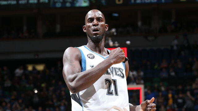 MINNEAPOLIS, MN - JANUARY 2: Kevin Garnett #21 of the Minnesota Timberwolves before the game against the Milwaukee Bucks on January 2, 2016 at Target Center in Minneapolis, Minnesota. Mandatory Copyright Notice: Copyright 2016 NBAE