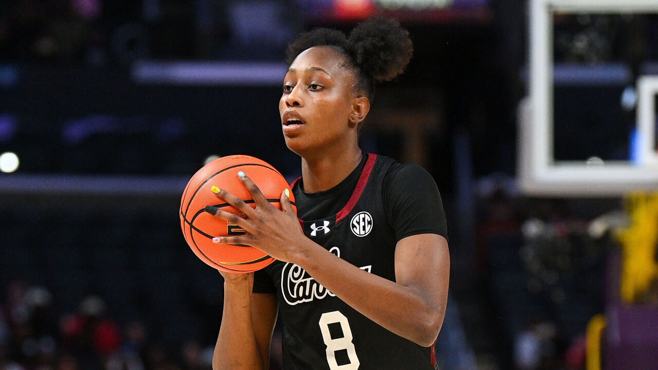 LOS ANGELES, CA - NOVEMBER 15: South Carolina Gamecocks forward Joyce Edwards (8) looks to make a pass during the women's college basketball game between the South Carolina Gamecocks and the USC Trojans on November 15, 2025 at Galen Center in Los Angeles, CA.