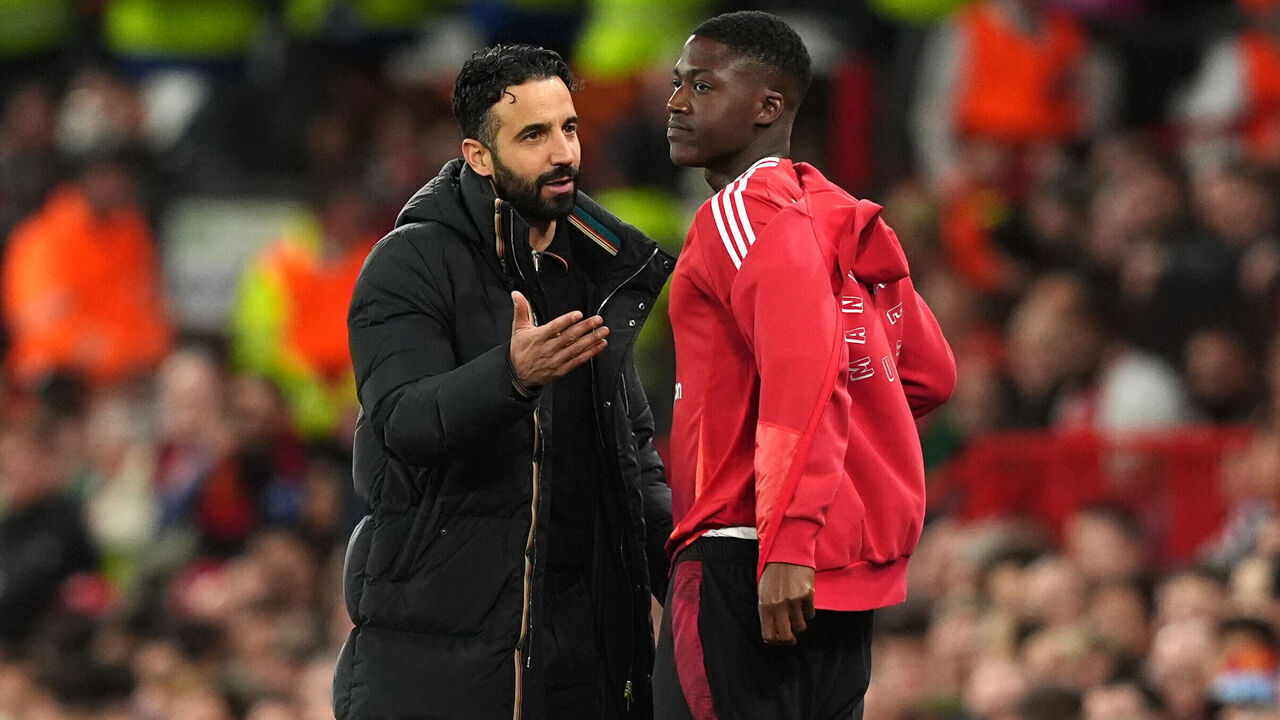 Manchester United manager Ruben Amorim instructs Kobbie Mainoo on the touchline during the UEFA Europa League quarter-final, second leg match at the Old Trafford in Manchester, England. Picture date: Thursday April 17, 2025.