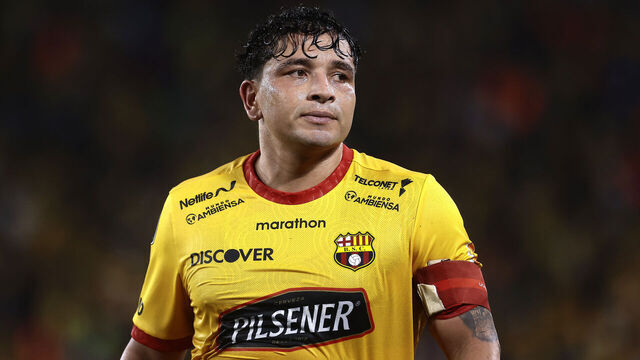 GUAYAQUIL, ECUADOR - MAY 03: Mario Pineida of Barcelona SC looks on during a Copa CONMEBOL Libertadores 2023 Group C match between Barcelona SC and Palmeiras at Estadio Monumental Isidro Romero Carbo on May 03, 2023 in Guayaquil, Ecuador.