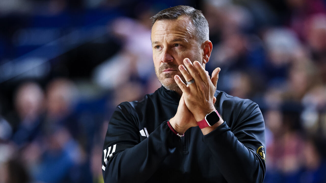 ANNAPOLIS, MARYLAND - NOVEMBER 04: Head coach Jeff Walz of the Louisville Cardinals reacts to a play against the Connecticut Huskies during the second half in Alumni Hall at the United States Naval Academy on November 4, 2025 in Annapolis, Maryland.