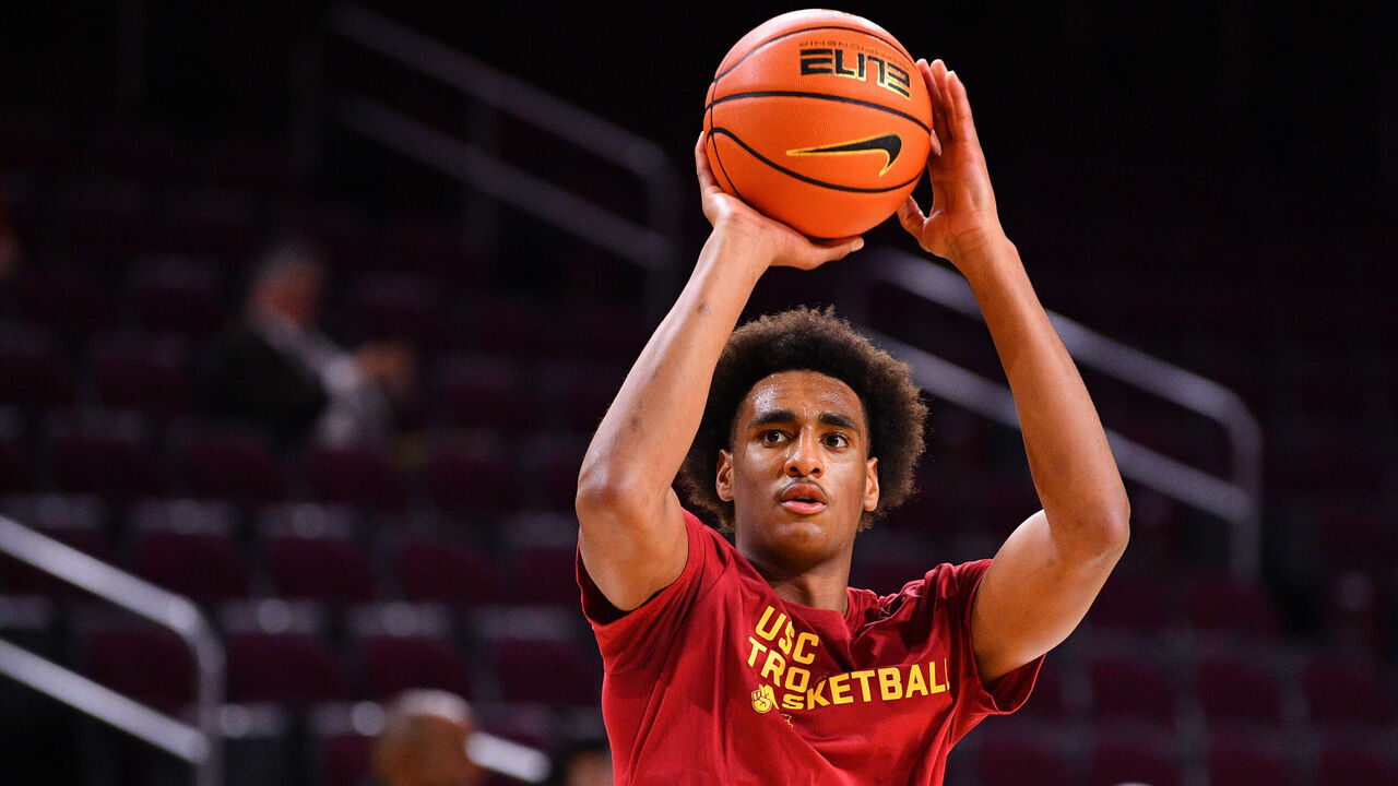 LOS ANGELES, CA - DECEMBER 17: USC Trojans guard Alijah Arenas (0) takes a shot before the college basketball game between the UTSA Roadrunners and the USC Trojans on December 17, 2025 at Galen Center in Los Angeles, CA.