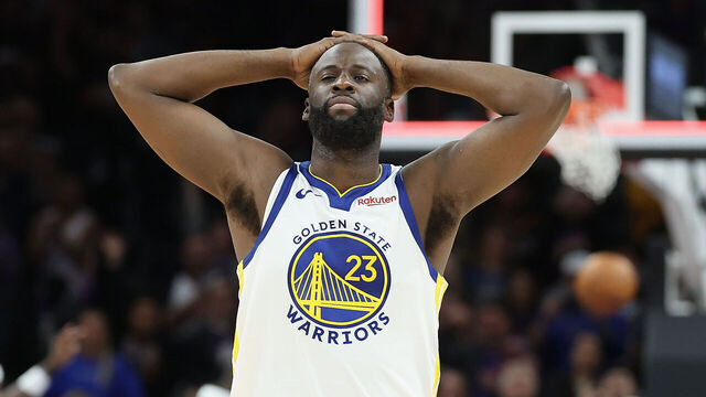 PHOENIX, ARIZONA - DECEMBER 18: Draymond Green #23 of the Golden State Warriors reacts during the final moments of the NBA game against the Phoenix Suns at Mortgage Matchup Center on December 18, 2025 in Phoenix, Arizona. The Suns defeated the Warriors 99-98.