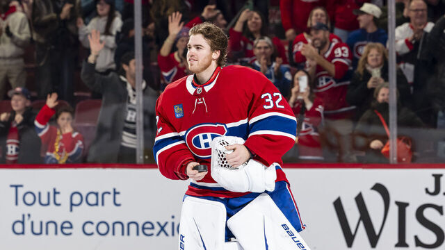 MONTREAL, CANADA- DECEMBER 20: Jacob Fowler #32 of the Montreal Canadiens salutes the fans after being named the first star of the NHL regular season game against the Pittsburgh Penguins at the Bell Centre on December 20, 2025 in Montreal, Quebec, Canada. The Montréal Canadiens defeated the Pittsburgh Penguins by a score of 4-0.