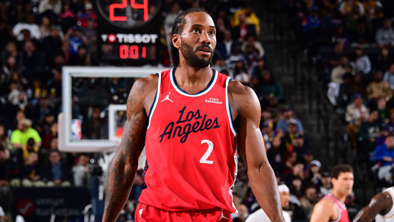 INGLEWOOD, CA - DECEMBER 20: Kawhi Leonard #2 of the LA Clippers looks on during the game against the Los Angeles Lakers on December 20, 2025 at Intuit Dome in Los Angeles, California. NOTE TO USER: User expressly acknowledges and agrees that, by downloading and/or using this Photograph, user is consenting to the terms and conditions of the Getty Images License Agreement. Mandatory Copyright Notice: Copyright 2025 NBAE