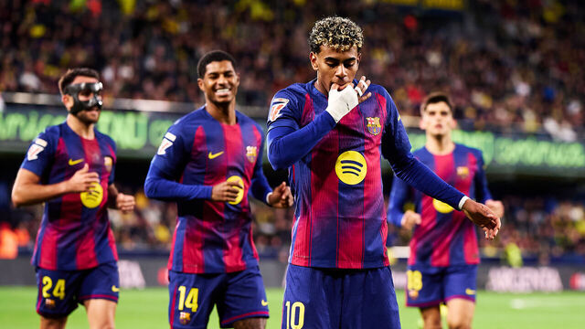 VILLARREAL, SPAIN - DECEMBER 21: Lamine Yamal of FC Barcelona celebrates after scoring their side's second goal during the LaLiga EA Sports match between Villarreal CF and FC Barcelona at Estadio de la Ceramica on December 21, 2025 in Villarreal, Spain.