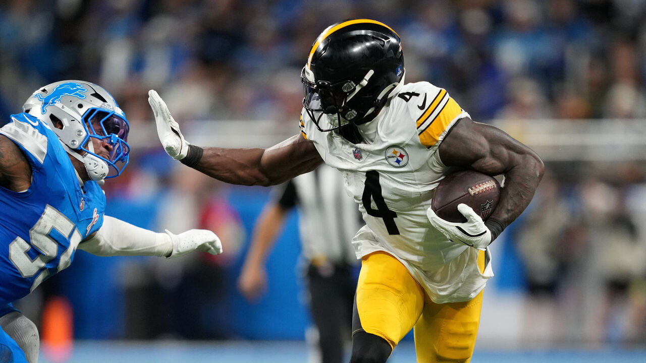 DETROIT, MICHIGAN - DECEMBER 21: DK Metcalf #4 of the Pittsburgh Steelers runs with the ball during the fourth quarter against the Detroit Lions at Ford Field on December 21, 2025 in Detroit, Michigan.