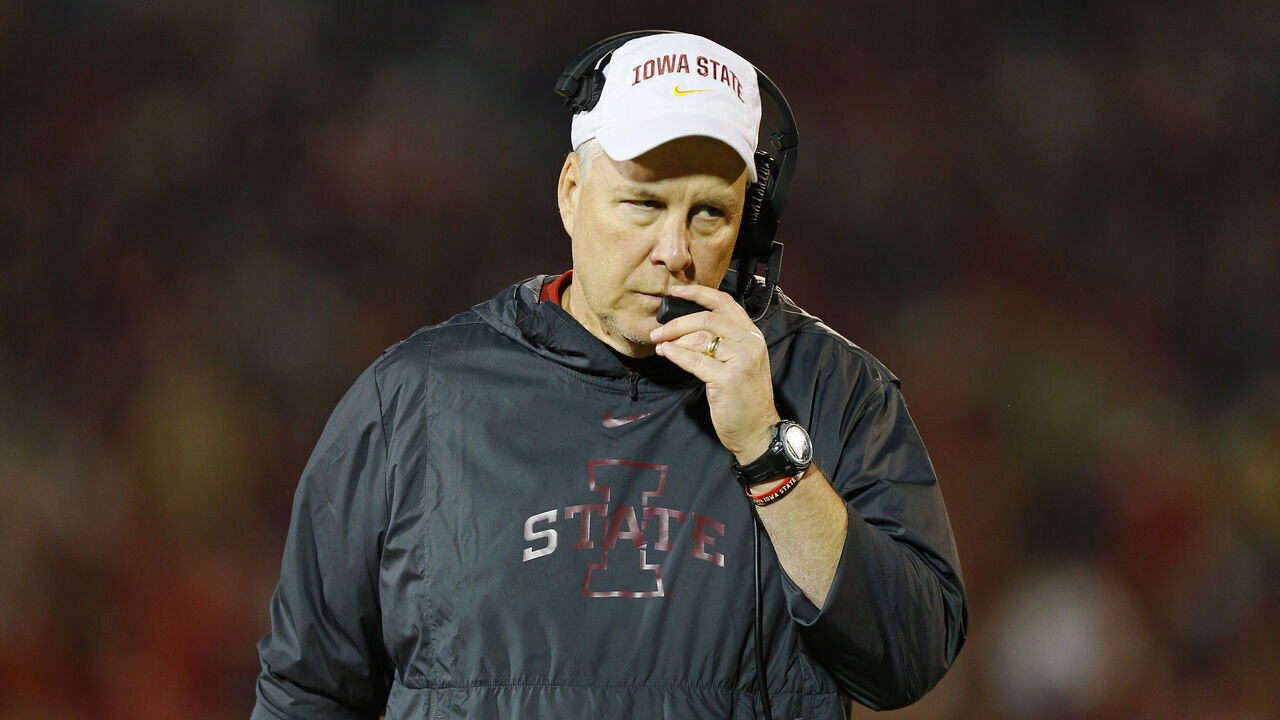 NORMAN, OK - NOVEMBER 9: Defensive coordinator Jon Heacock of the Iowa State Cyclones works the sidelines against the Oklahoma Sooners in the fourth quarter on November 9, 2019 at Gaylord Family Oklahoma Memorial Stadium in Norman, Oklahoma. OU held on to win 42-41.