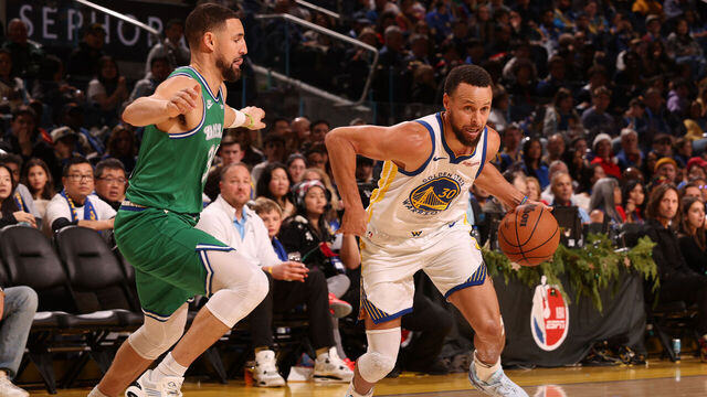 SAN FRANCISCO, CA - DECEMBER 25: Stephen Curry #30 of the Golden State Warriors drives to the basket during the game against the Dallas Mavericks on December 25, 2025 at Chase Center in San Francisco, California. NOTE TO USER: User expressly acknowledges and agrees that, by downloading and or using this photograph, user is consenting to the terms and conditions of Getty Images License Agreement. Mandatory Copyright Notice: Copyright 2025 NBAE