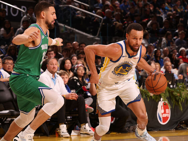 SAN FRANCISCO, CA - DECEMBER 25: Stephen Curry #30 of the Golden State Warriors drives to the basket during the game against the Dallas Mavericks on December 25, 2025 at Chase Center in San Francisco, California. NOTE TO USER: User expressly acknowledges and agrees that, by downloading and or using this photograph, user is consenting to the terms and conditions of Getty Images License Agreement. Mandatory Copyright Notice: Copyright 2025 NBAE