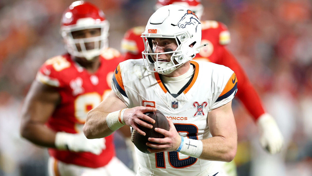 KANSAS CITY, MISSOURI - DECEMBER 25: Bo Nix #10 of the Denver Broncos runs the ball for a touchdown against the Kansas City Chiefs during the third quarter at Arrowhead Stadium on December 25, 2025 in Kansas City, Missouri.