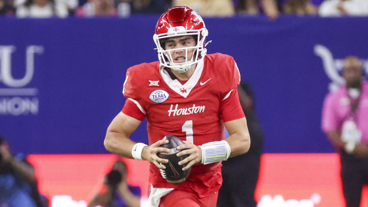 HOUSTON, TX - DECEMBER 27: Houston Cougars quarterback Conner Weigman (1) carries the ball in the first quarter during the Kinder's Texas Bowl between the LSU Tigers and Houston Cougars on December 27,2025 at NRG Stadium in Houston, Texas.