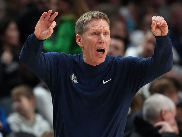 PORTLAND, OREGON - DECEMBER 21: Head coach Mark Few of the Gonzaga Bulldogs gives direction to his team during the first half against the Oregon Ducks at Moda Center on December 21, 2025 in Portland, Oregon.